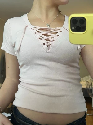 Rosa topp - Superfin rosa topp med snörning💖💖Inga defekter på plagget!