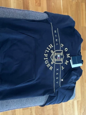 Tommy hilfigher  - Tommy hilfiger hoodie, helt ny aldrig använd 