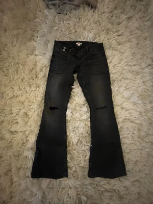 Jeans  - Ett par jeans från Gina i storlek M 14+