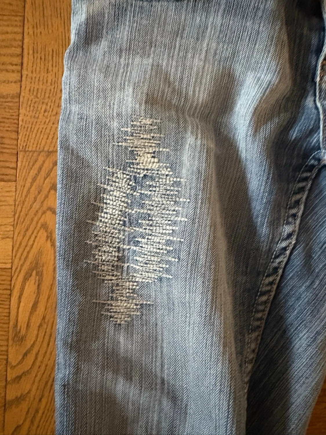 Blå bootcut jeans med slitningar - 2