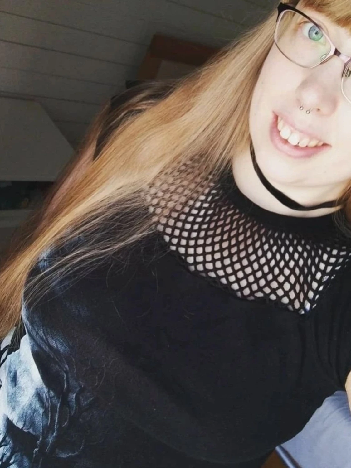 Svart topp med nät och vargmotiv goth  - 1
