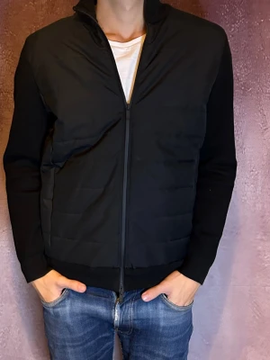 Massimo dutti cardigan  - Mycket fint skick | Size S (modellen är 188 cm 75 kg) | fraktar spårbart inom 24 timmar | för att köpa klicka ”köp nu” | vid frågor eller funderingar skriv en meddelande | följare får bättre rabatter🙌