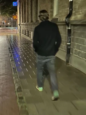 Valentino rockrunners - Säljer ett par schyssta sneakers från Valentino i grönt och svart med kamouflagemönster och detaljer i mocka och läder. Dom är köpta på nk för  6,5 kvitto och box finns också