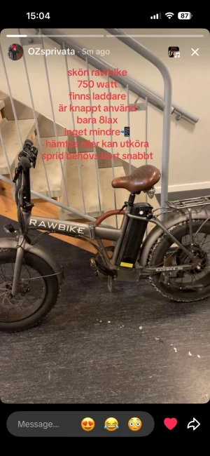 RAWBIKE elcykel 750 watt - Säljer en RAWBIKE elcykel med 750 watt motor och breda däck. Cykeln är svart med brunt sadel och har batteri monterat på ramen. Laddare medföljer och modellen har robust ram och pakethållare bak.