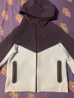 Nike tech  - För mer information eller bilder så är det bara att skriva!