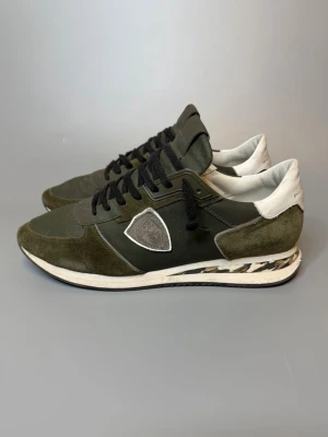 Philippe Model Skor - ‼️VI TAR INGA BYTEN‼️| Philippe Model Sneakers | Skick: 9/10 | Storlek 44 fits 45 | Tillkommer enbart skorna vid köp! | Frakt sker inom 24 timmar efter köp 📦💨 | Hör av dig vid minsta fråga eller fundering 💭