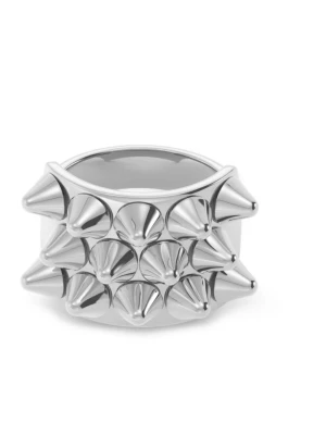 Silvrig ring med nitar - Cool och chunky ring i blankt silverfärgat metallmaterial med flera spetsiga nitar 