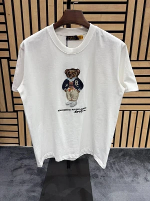 Märkeskläder  - Fina märkeskläder, helt nya. Bomulls material och väldigt bekväma