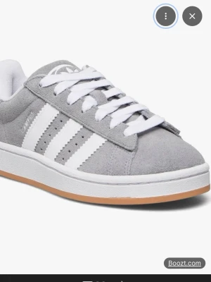 Grå Adidas Campus sneakers - Säljer mina gråa campus jag använt fåtals gånger ser som nya ut som kommer med gråa och vita skosnören pris går att diskuteras 