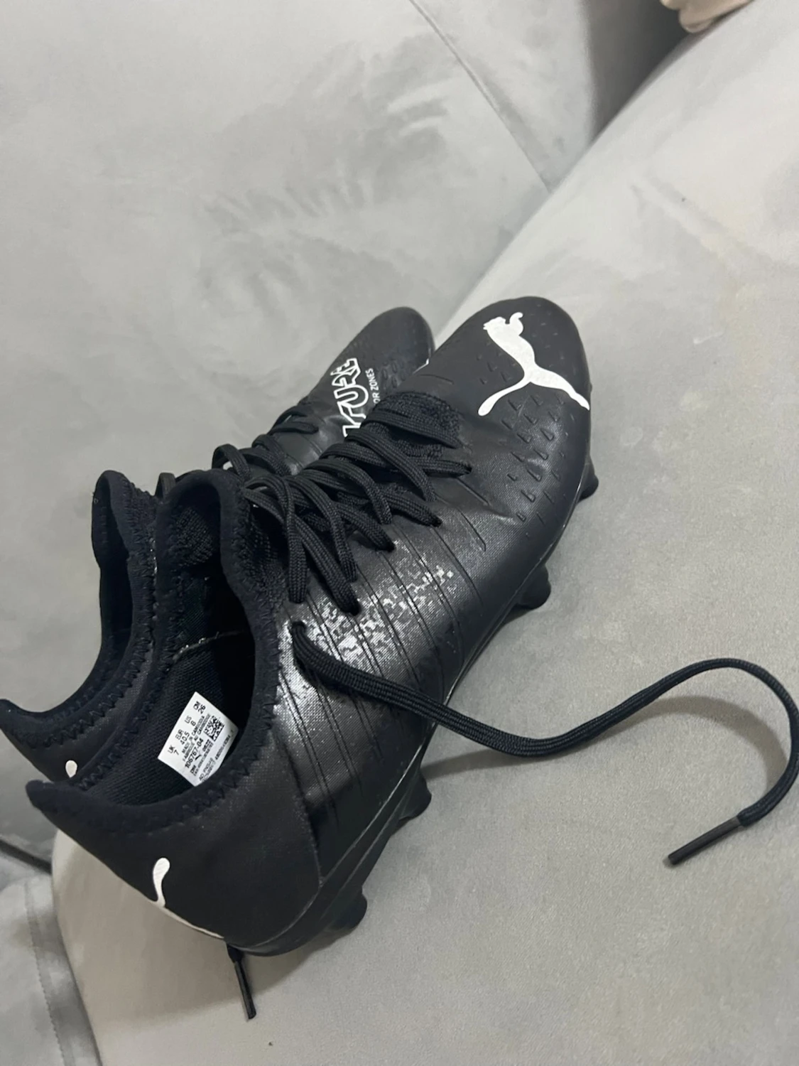 Svarta Puma fotbollsskor - 2