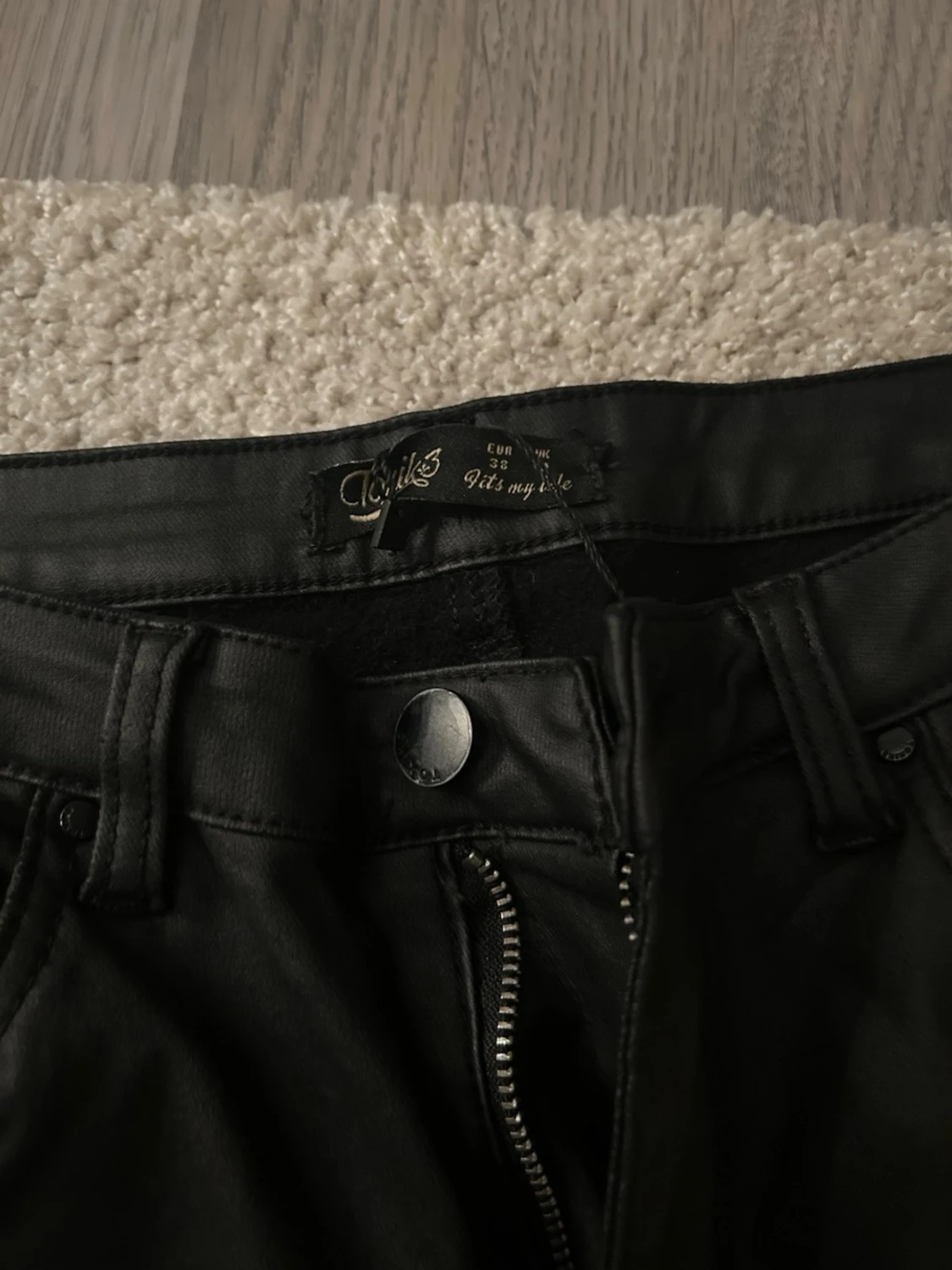 Svarta skinnbyxor byxor  - 1