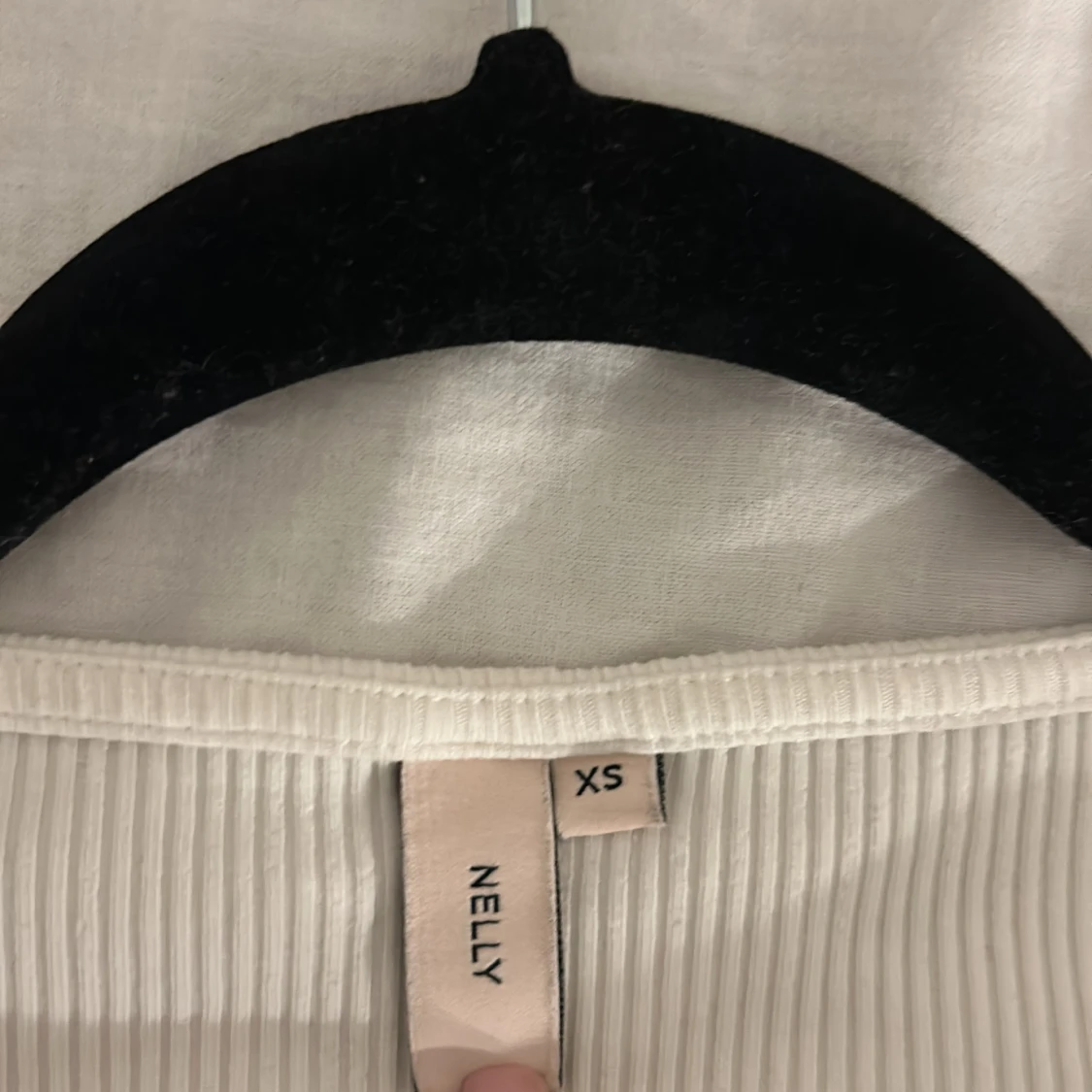 Vit ribbad långärmad topp från Nelly - 1