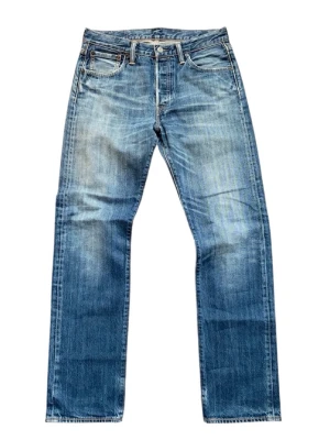 Vintage Levis 501 - Tja! Säljer ett par sjukt snygga vintage wash Levis 501 jeans. Hög kvalité och bra passform.  10/10 Skick. Modell: 501 - Straight, Storlek W30 L32. Hör av dig om du har någon fundering! Ger gärna mått!