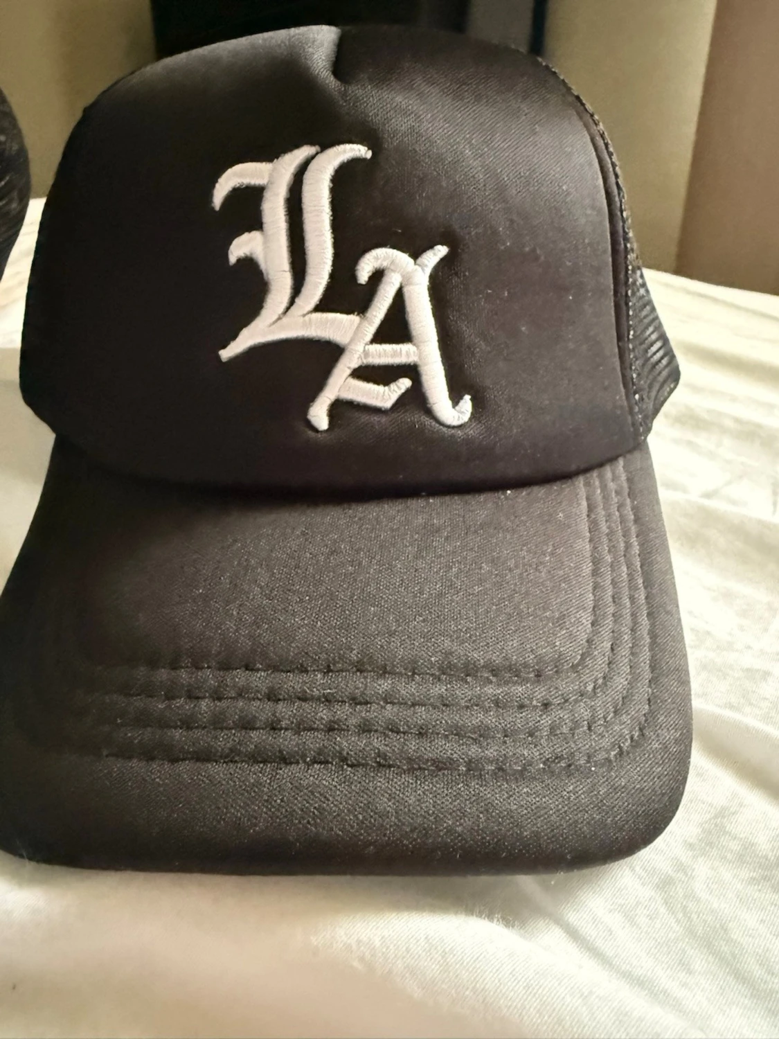 Svart LA keps med mesh