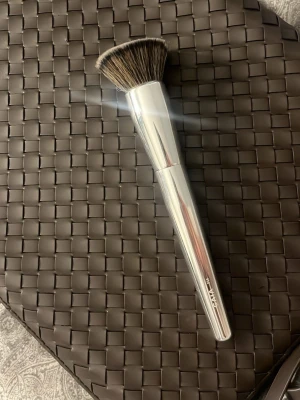 Caia sminkborste f14 - Caia borste F14 aldrig använd!💗