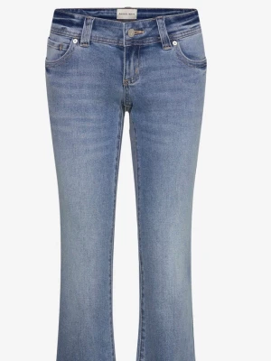 Low waist bootcut jeans - Snygga ljusblå lågmidjade bootcut jeans från abrand. Helt i nyskick, kommer inte till användning. Nypris 1000kr.