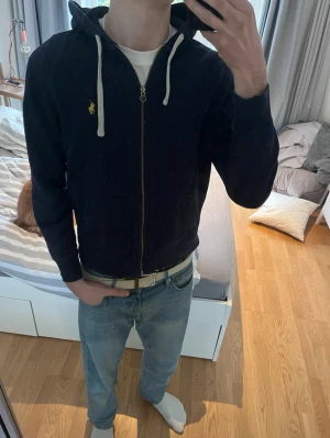 Mörkblå hoodie från Ralph Lauren - Mörkblå hoodie från Ralph Lauren | Storlek M | Fint skick✅|