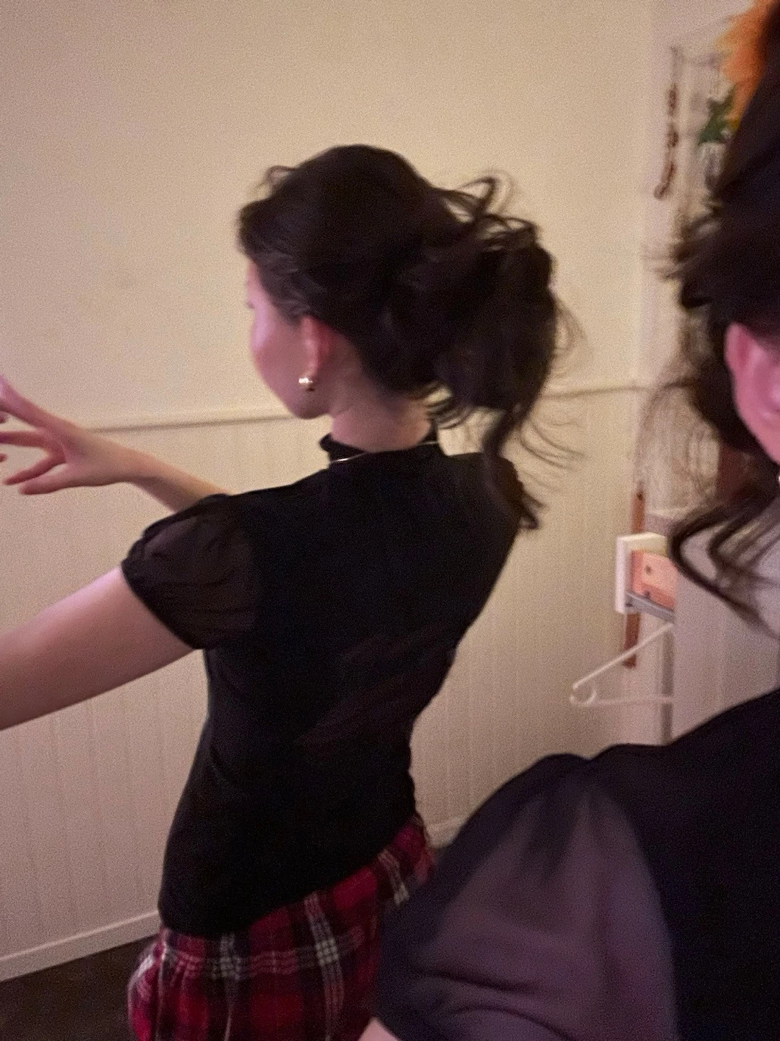 Svart polotopp med puffärm - 1