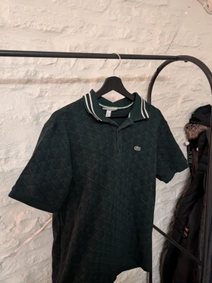 Lacoste nyskick - Lacoste pikè tröja, mycket fint skick 