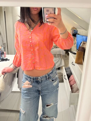 Rosa blus - Såå fin och unik blus, med trekvartsärm!😇💕 Snygg till både jeans och linnebyxor i vår/sommar🙏🏽