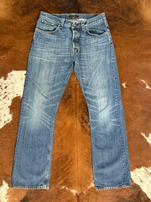 Vintage NudieJeans RegularAlf/ RegularRalf - Tjena! Säljer dessa vintage nudie jeans ifrån tidigt 2010-Tal: Fint skick: Storlek-W36/L34: Nypris-2000kr: Straight/Bootcut passform: Hör av dig vid funderingar!🙌