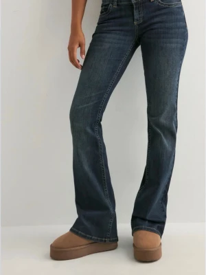 Mörkblå bootcut jeans från Nelly - aldirg använda, säljer då dom inte passar mig så som jag vill att dom ska . jättefina annars 