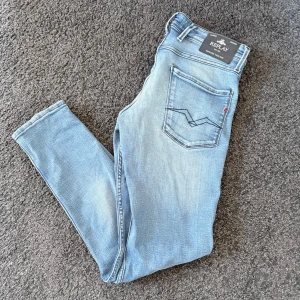 Replay jeans Anbass - Ljusblåa replay anbass, mycket bra skick - 32-32 zize 