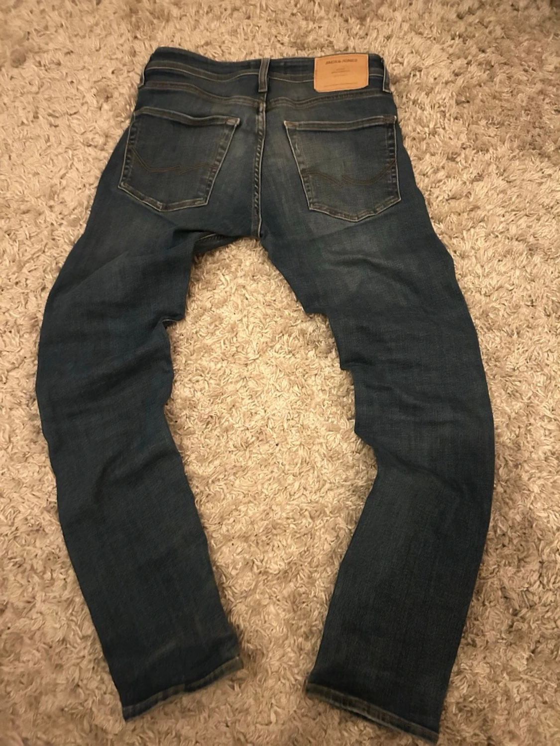 Mörkblå slim fit jeans från jack & jones - 1