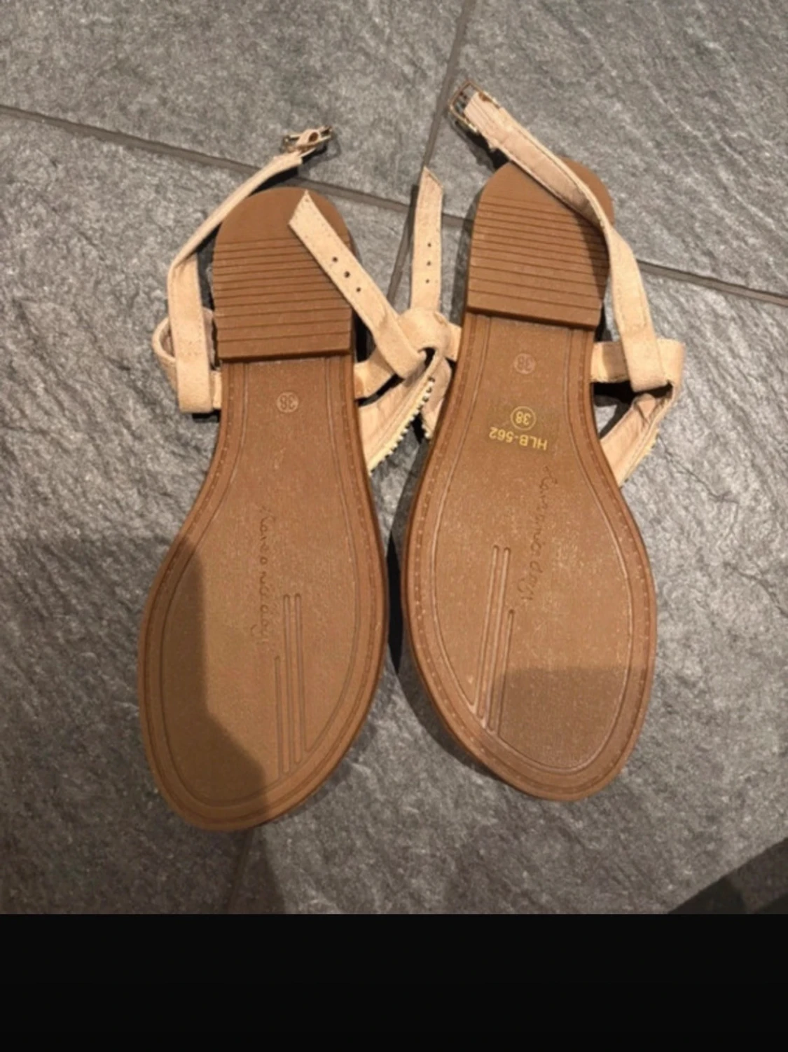 Beiga sandaler med färgglada pärlor - 2