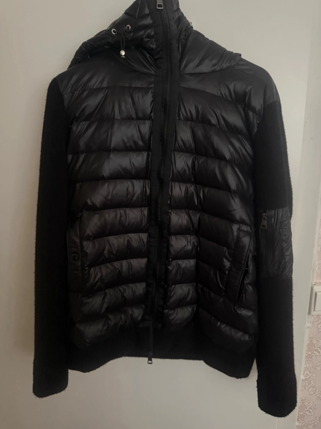 Svart pufferjacka med huva Moncler - 1