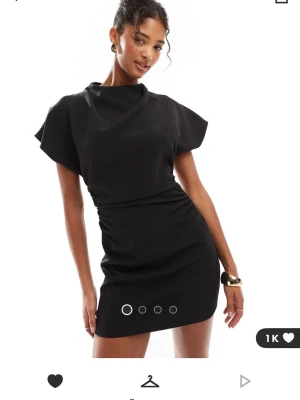 Helt ny kortklänning🌸 - Helt ny klänning från ASOS med prislapp kvar. Köpt för 569kr💫