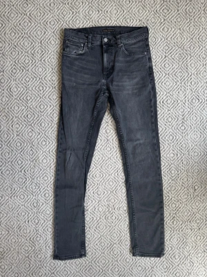 Nudie jeans - Nudie jeans - Modell: Lean Dean - Storlek: W30/L32 - skick: 9/10 - Nypris runt 2000kr Bara att höra av sig vid minsta fundering!🤩