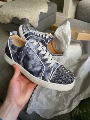 Christian Louboutin skor  - Extremt fint skick! Box medföljer, först till kvarn! 