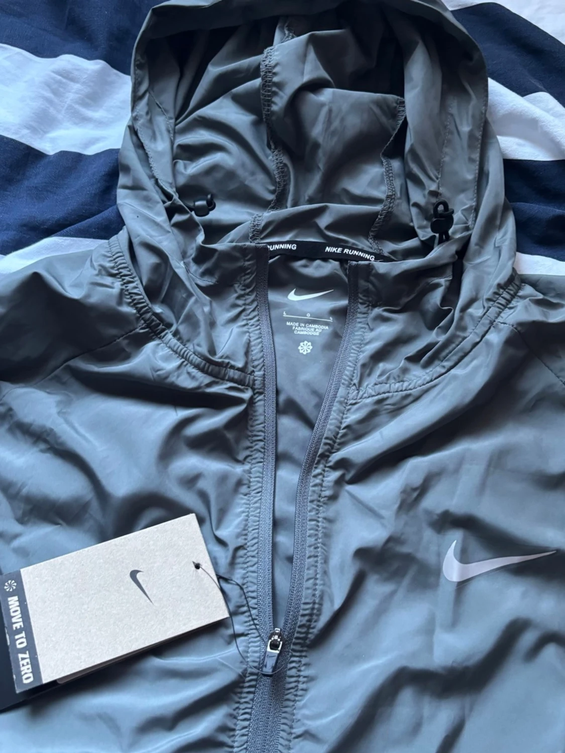Grå Nike Miller L - 1