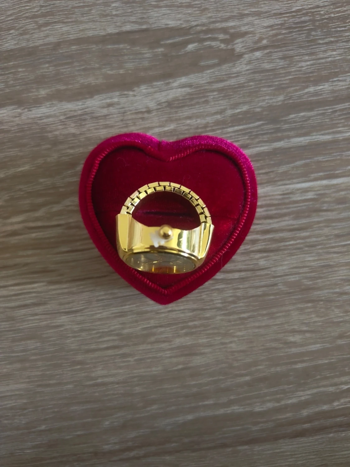 Guldfärgad ring med klocka - 1