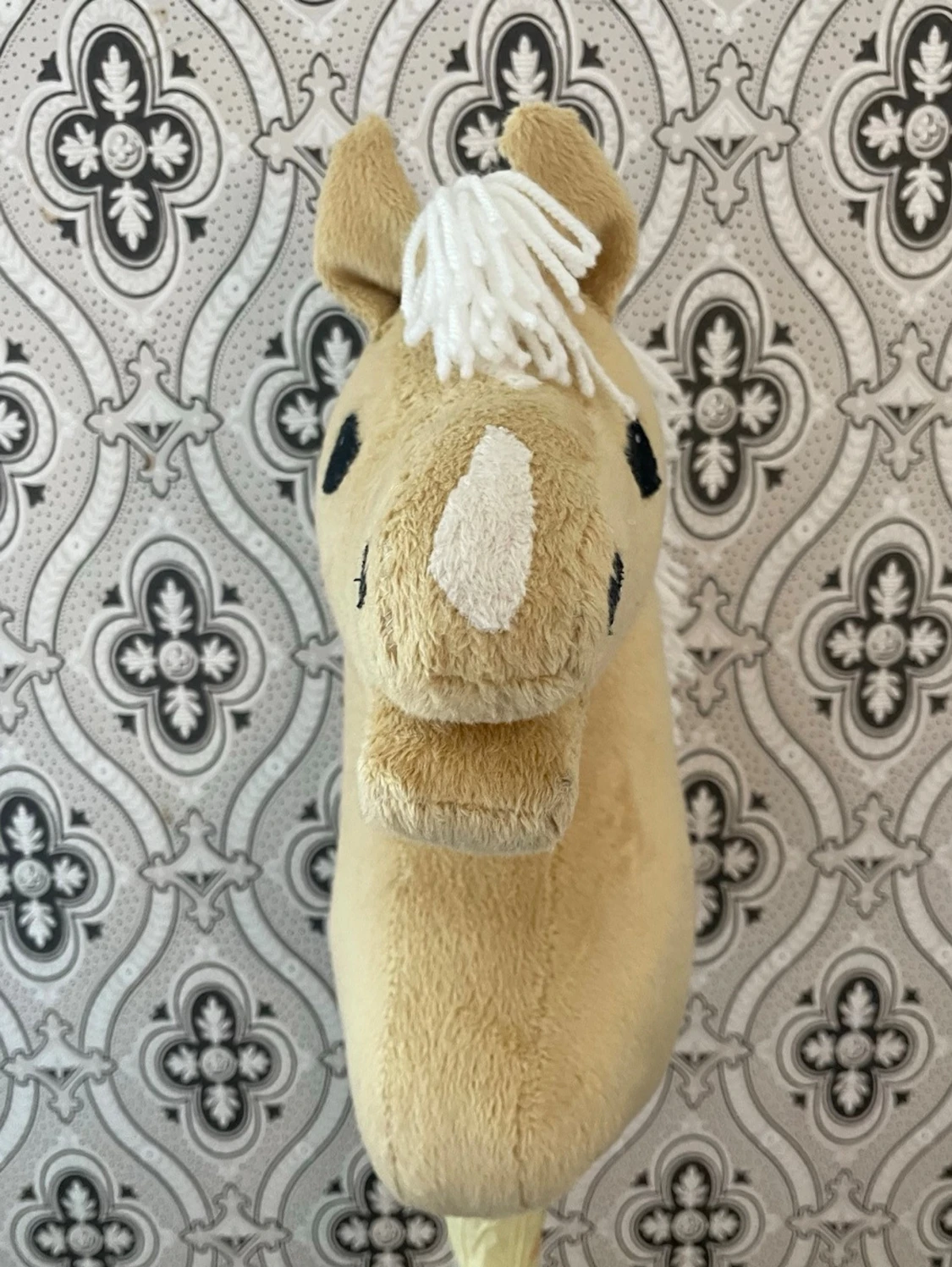 Käpphäst med ljus man - 1