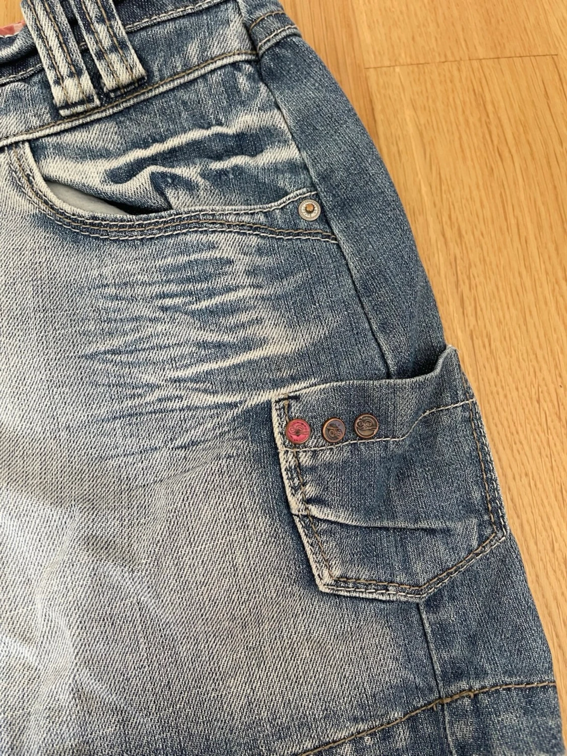Blå jeanskjol med fickor - 2