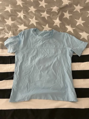 Ljusblå basic tränings T-shirt  - En enkel ljusblå tränings T-shirt 