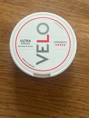 *OÖPPNAD* Ultra Freeze Velo - Säljer en helt oöppnad och förseglad ultra freeze. Prillvarianten har inte producerats på flera år och är otroligt Rare. Alla prillor ligger kvar orörda i dosan. Jag har fler om så önskas. Kom gärna med bud. Säljes som samlarobjekt