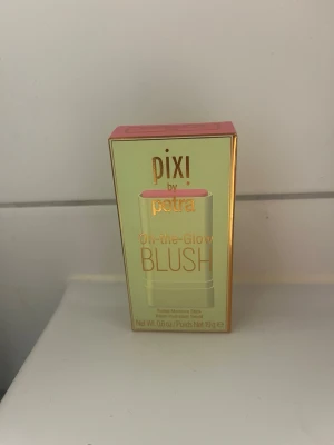 Pixi blush  - Pixi by Petra On The Glow Blush. Fullstorlek. Oöppnad.