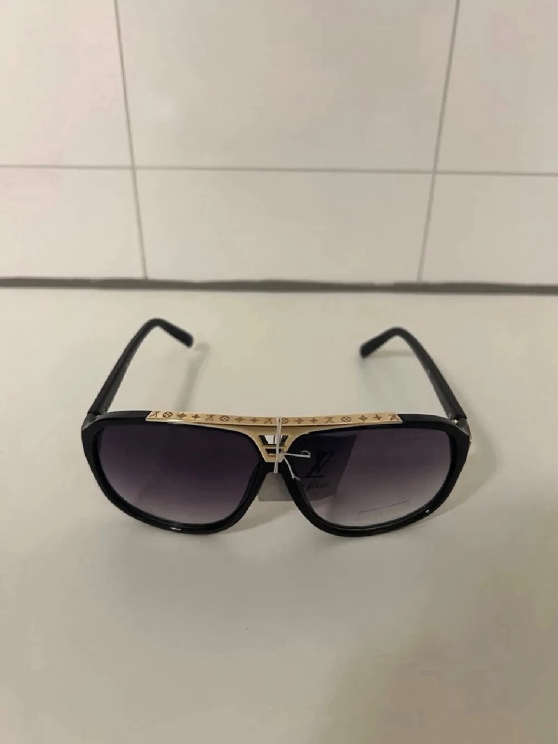 Louis Vuitton svarta solglasögon