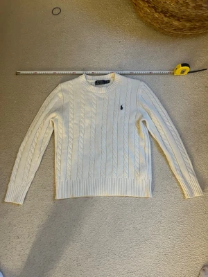 Ralph Lauren S - Säljer denna Ralph Lauren sweatshirt i storlek S, den är i mycket bra skick, mått finns i bilden. 