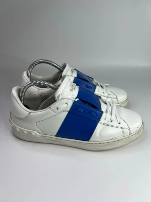 Valentino open sneakers - Storlek 40,5 väldigt bra skick se bilder