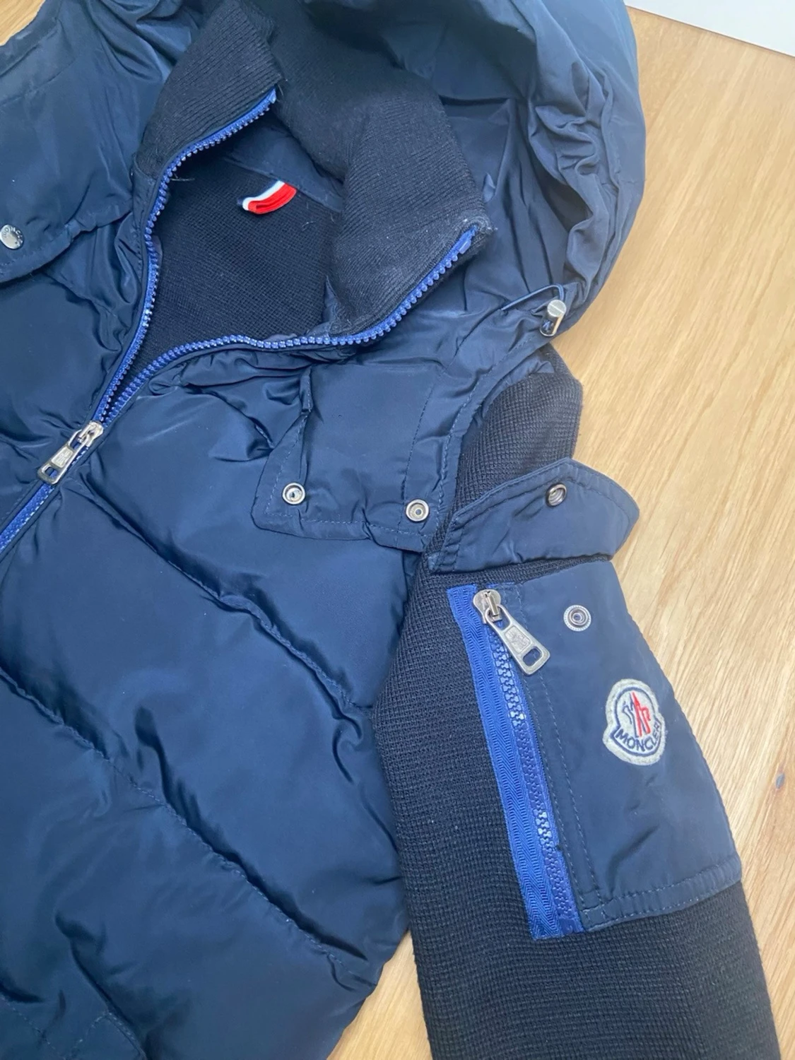Mörkblå pufferjacka från Moncler - 2