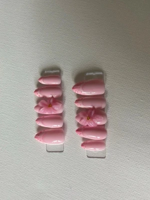 Naglar - Naglar med rosa design