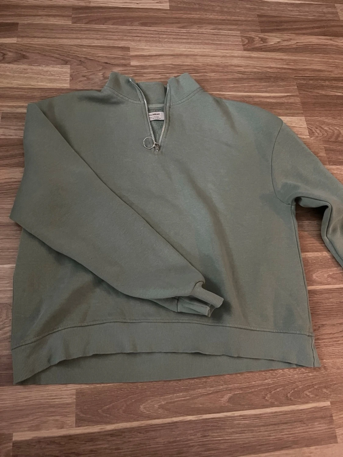 Grön halvzip hoodie med ringdetalj