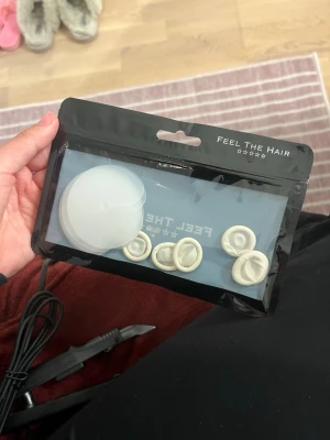 Tillbehör till extensions - En påse tillbehör till extensions som är helt oanvända!!🫶🏼