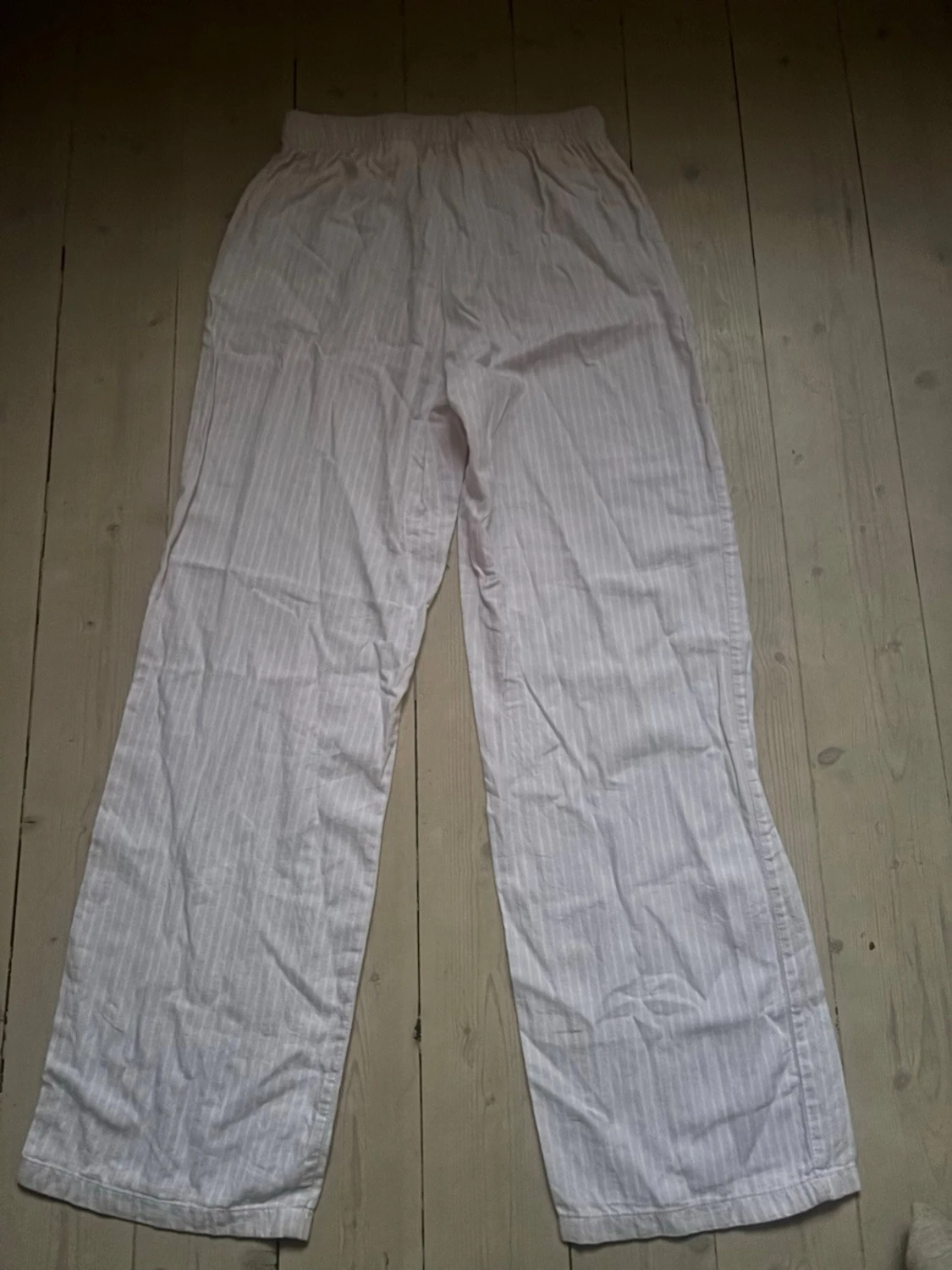 Rosa pyjamasbyxor med vita ränder - 1