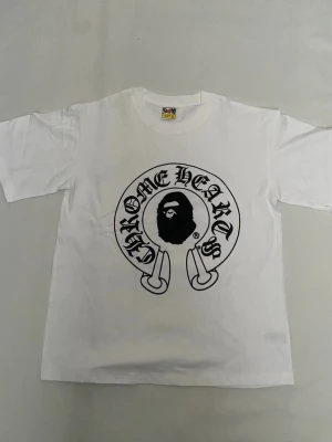 Chrome hearts & Bape tee Size S - Säljer en nästan helt oanvänd designer T-shirt i size S
