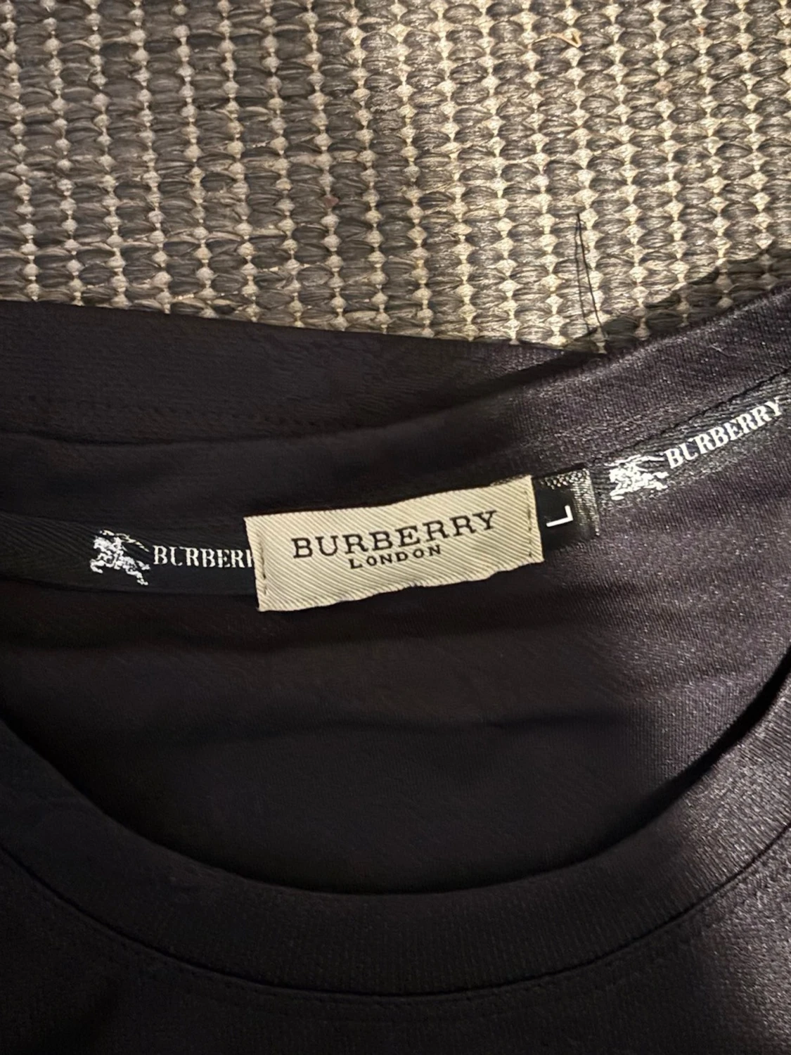 Svart Burberry t-shirt med logga - 2